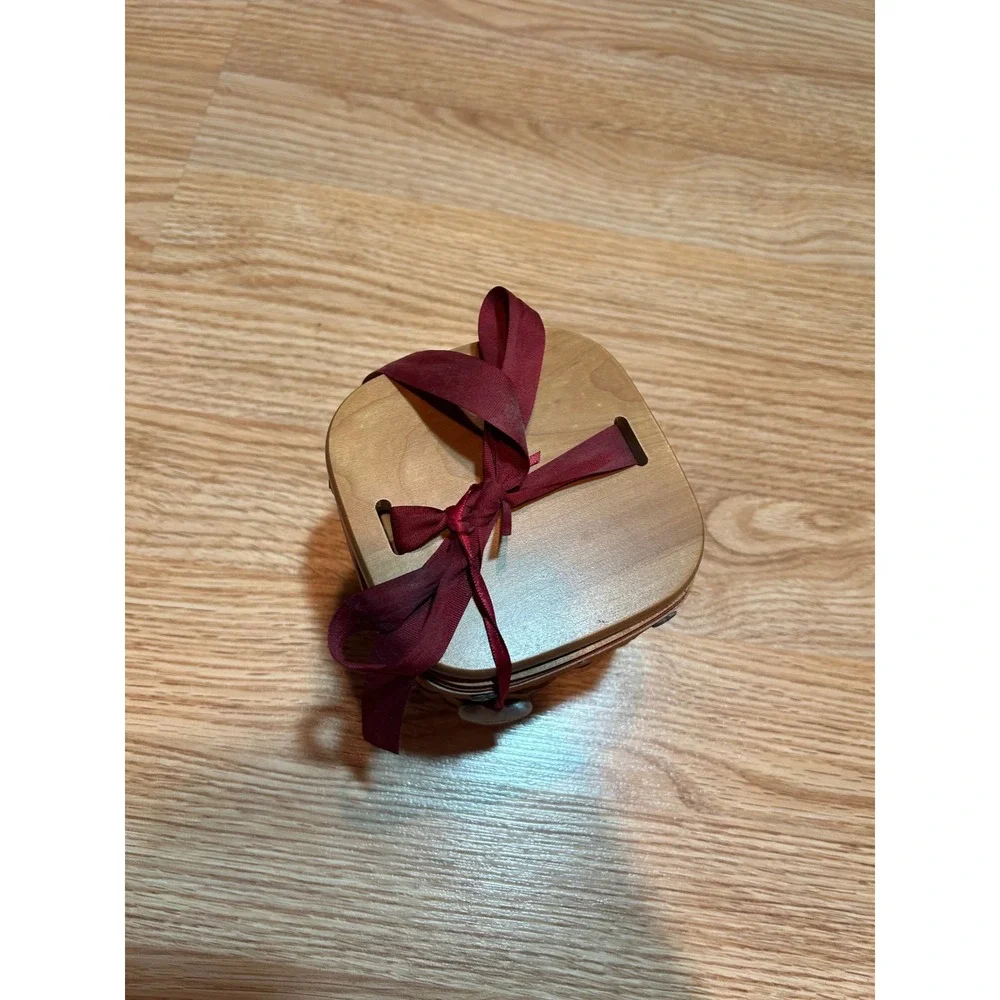 Longaberger 2002 Handwoven Square Basket Wood Lid Liner Protector Heart Charm